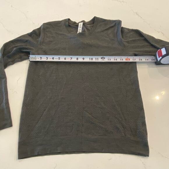 Lululemon Gray Long Sleeve Workout Top Shirt Size 6 - Picture 5 of 8